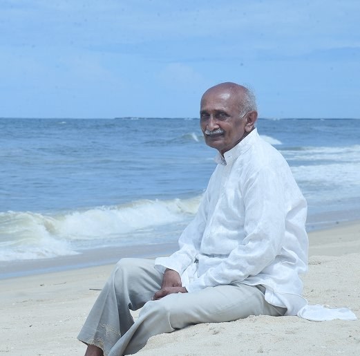 Artist Daya — B. Dayananda at the beach